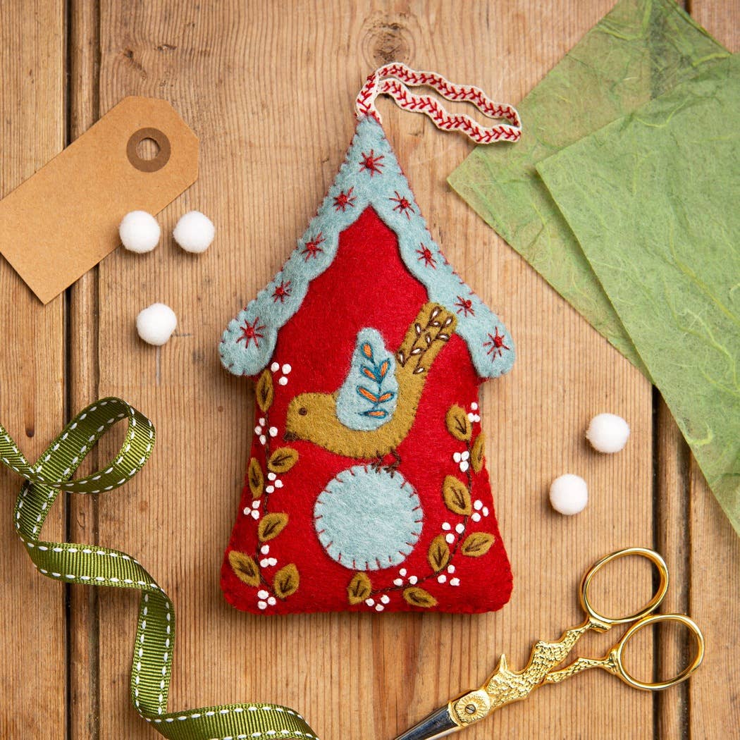 Folk Birdhouse Felt Craft Mini Kit: English